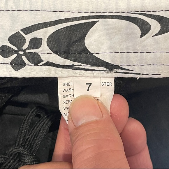 O’NEILL WOMEN’S BLACK BOARD SWIM SHORTS SIZE 7 - Picture 6 of 9